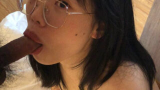 【度盘】眼镜小姐姐性爱甄选 后入丰臀 深喉跪舔 完美露脸 1.3G
