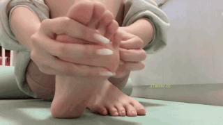 眠羊要睡香香觉擦拭鸡巴舔耳舔舐肥臀女上剧情模拟深喉