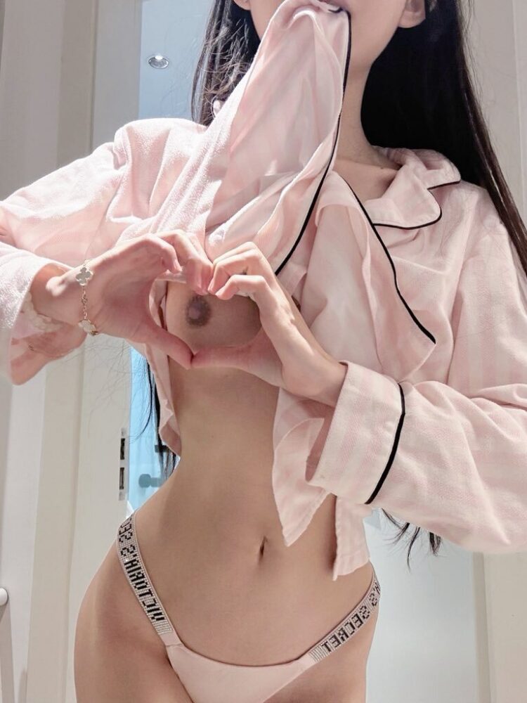 【mitaocang.com】抖音 妮子roo8888s 假吊插嫩逼露脸自慰 这颜值和身材确实顶_图片57